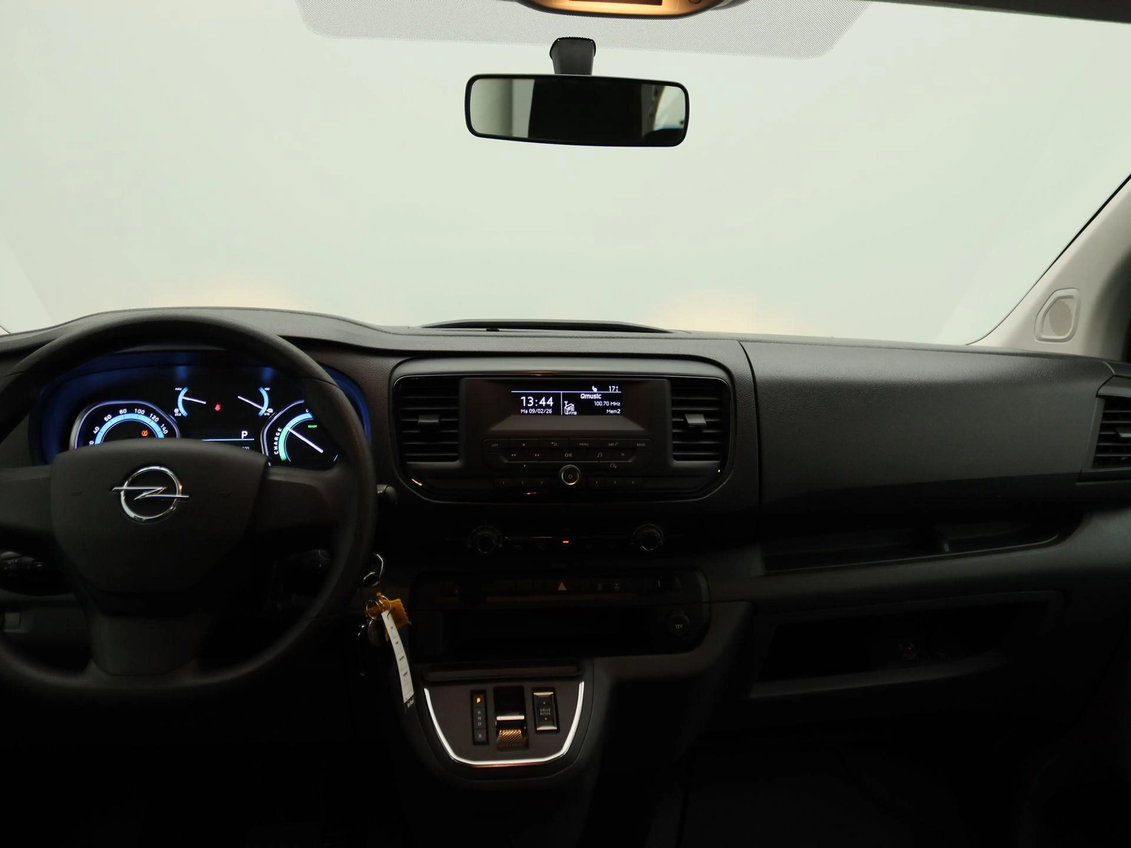 Opel Vivaro-e Combi L2H1 75 kWh — photo 8