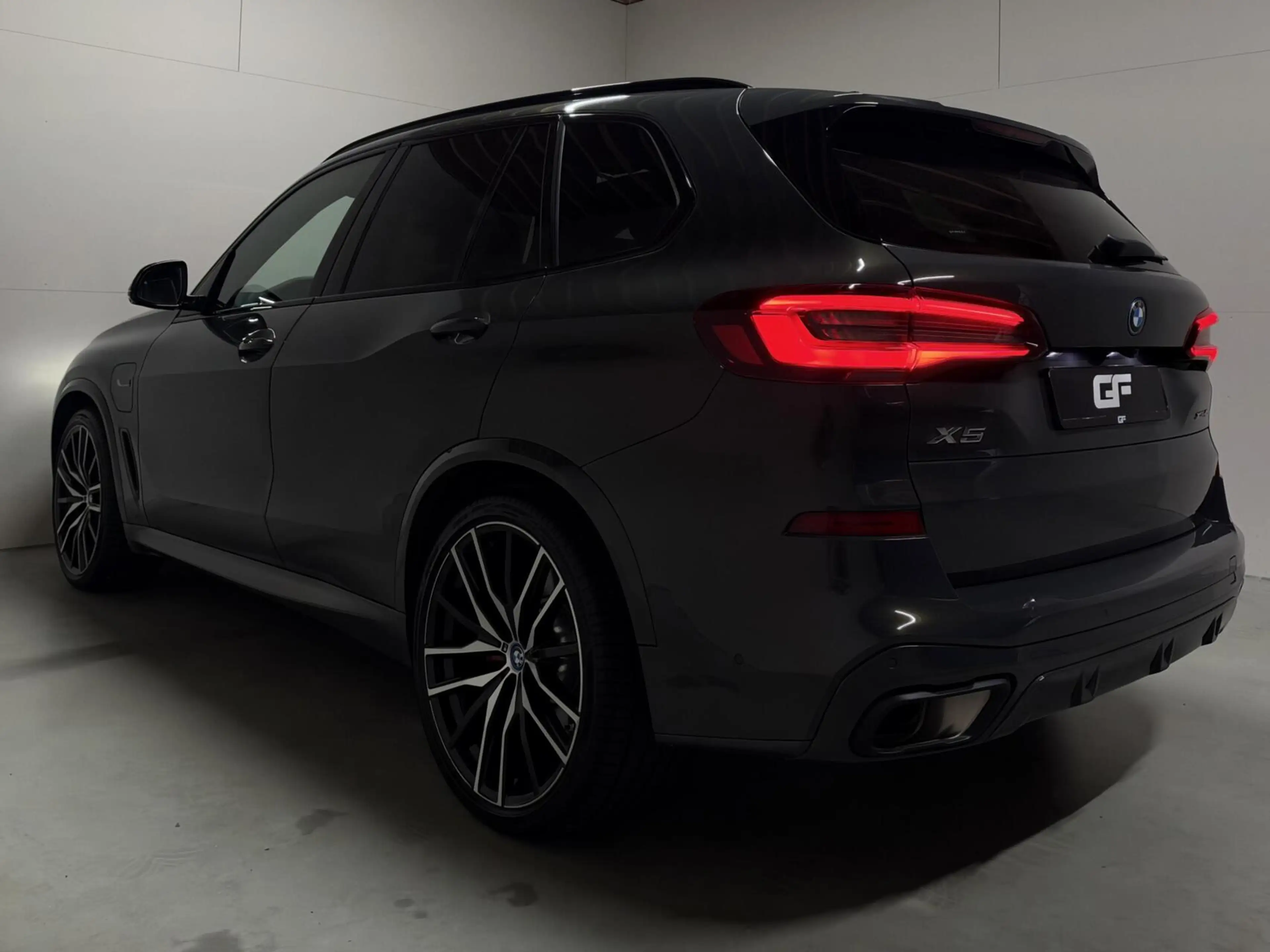 BMW X5 xDrive45e M-Sport Individual Dravitgrau Pano Laser — photo 15