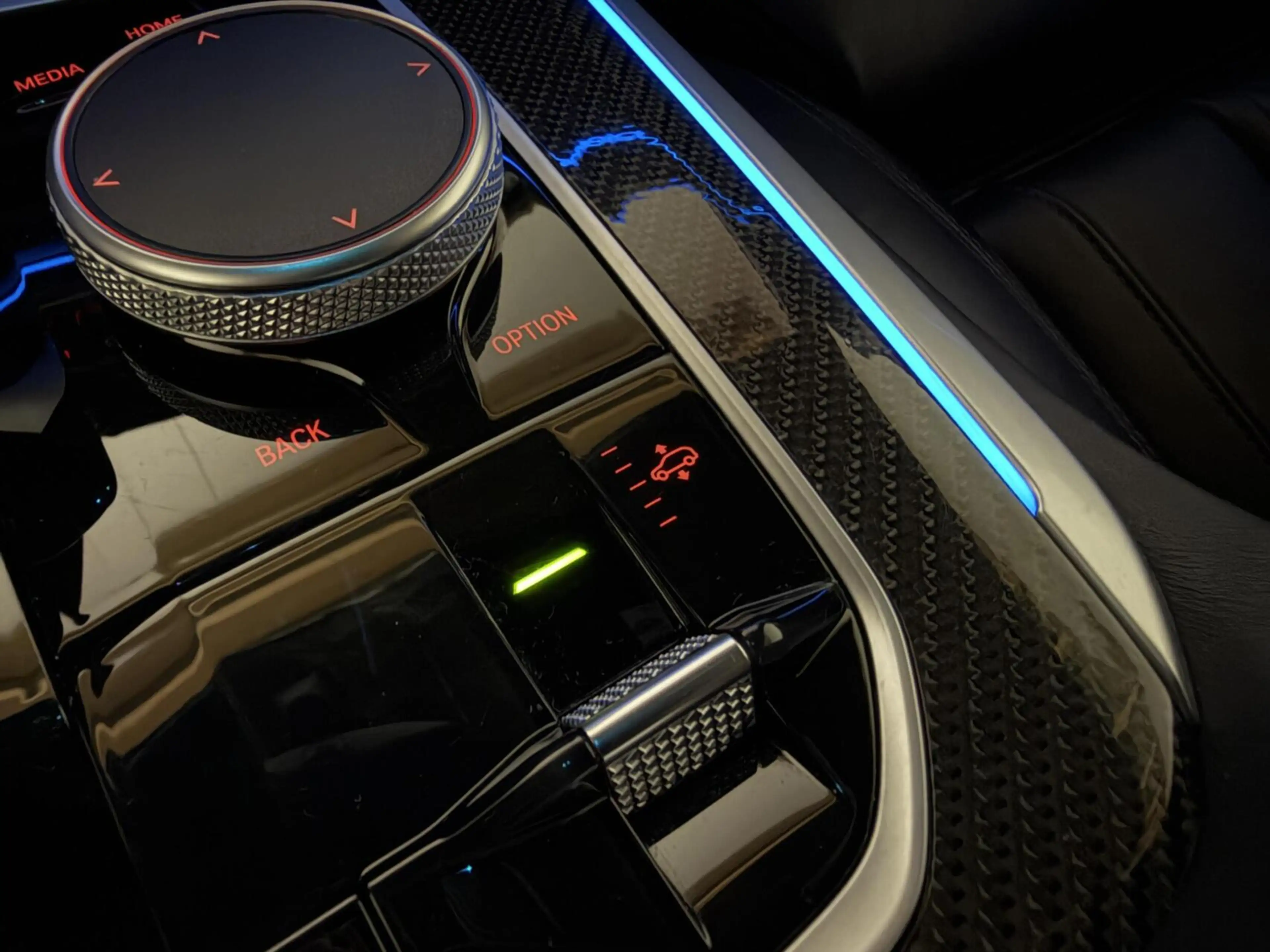 BMW X5 xDrive45e M-Sport Individual Dravitgrau Pano Laser — photo 50