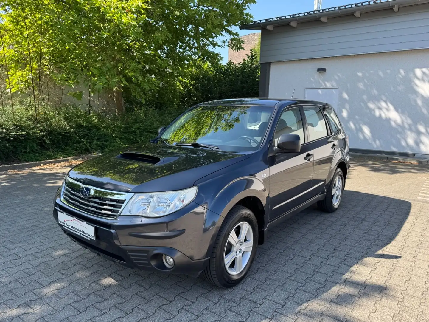 Subaru Forester Trend 30 Jahre Klima AHK Alus TÜV Neu Grau - 1