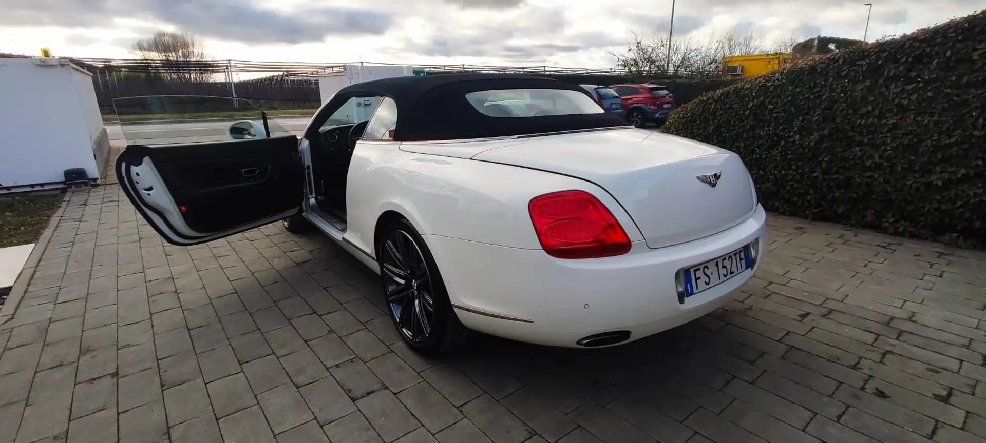 Bentley Continental GTC Weiß - 1