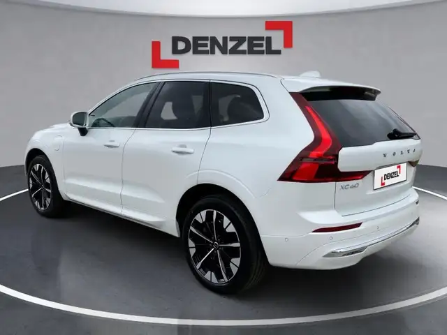 Volvo XC60 Plus, T6 eAWD Plug-in Hybrid, Elektrisch/Benzin, Bright Ansicht 3