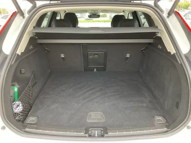 Volvo XC60 Plus, T6 eAWD Plug-in Hybrid, Elektrisch/Benzin, Bright Ansicht 13