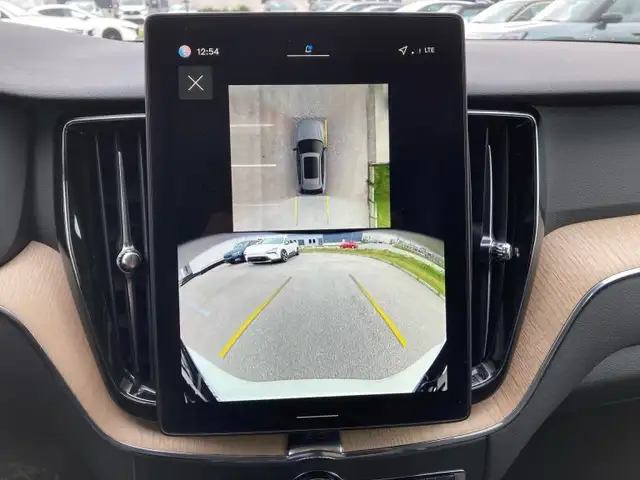 Volvo XC60 Plus, T6 eAWD Plug-in Hybrid, Elektrisch/Benzin, Bright Ansicht 15