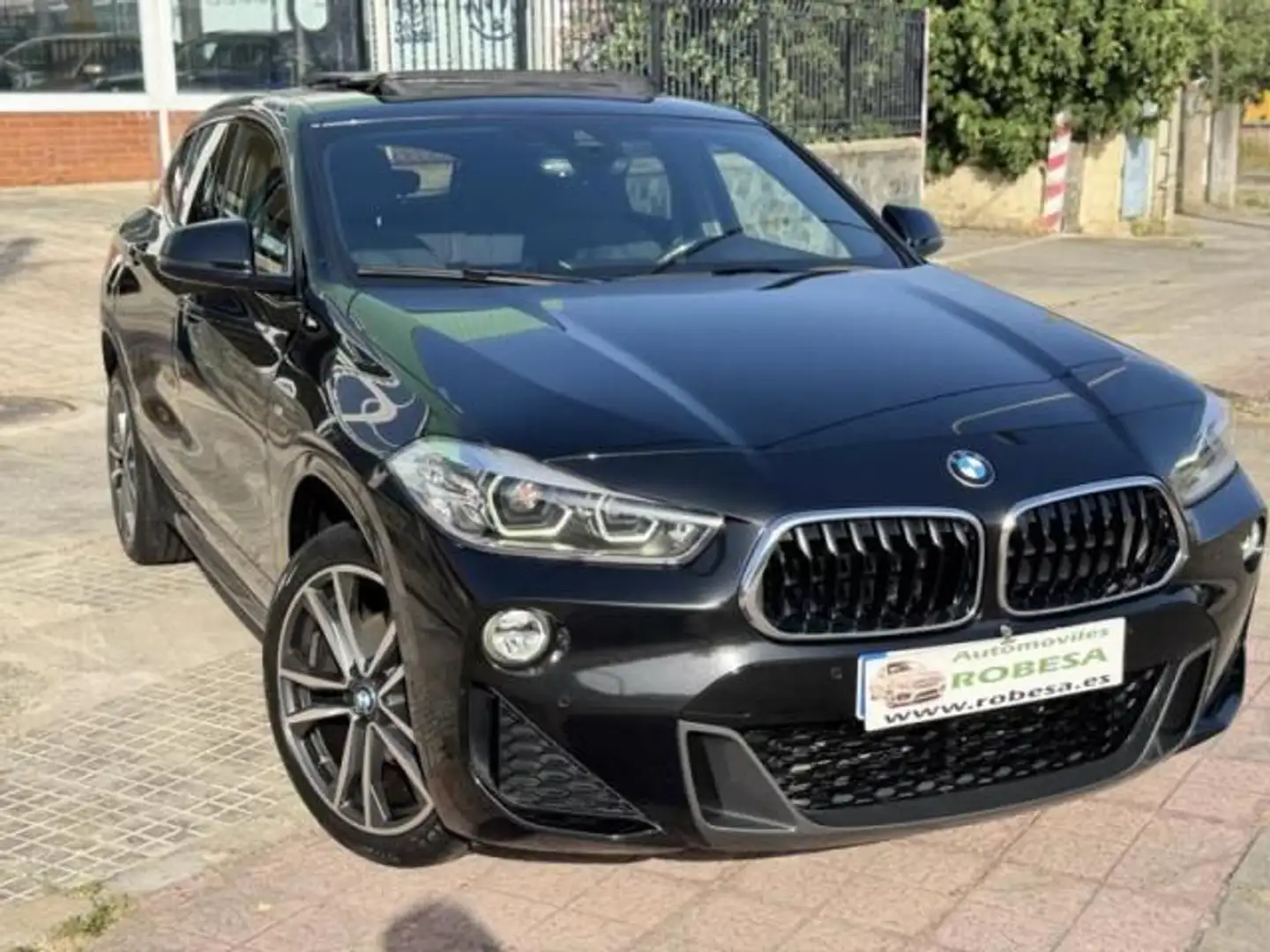 BMW X2 sDrive 18dA Schwarz - 1