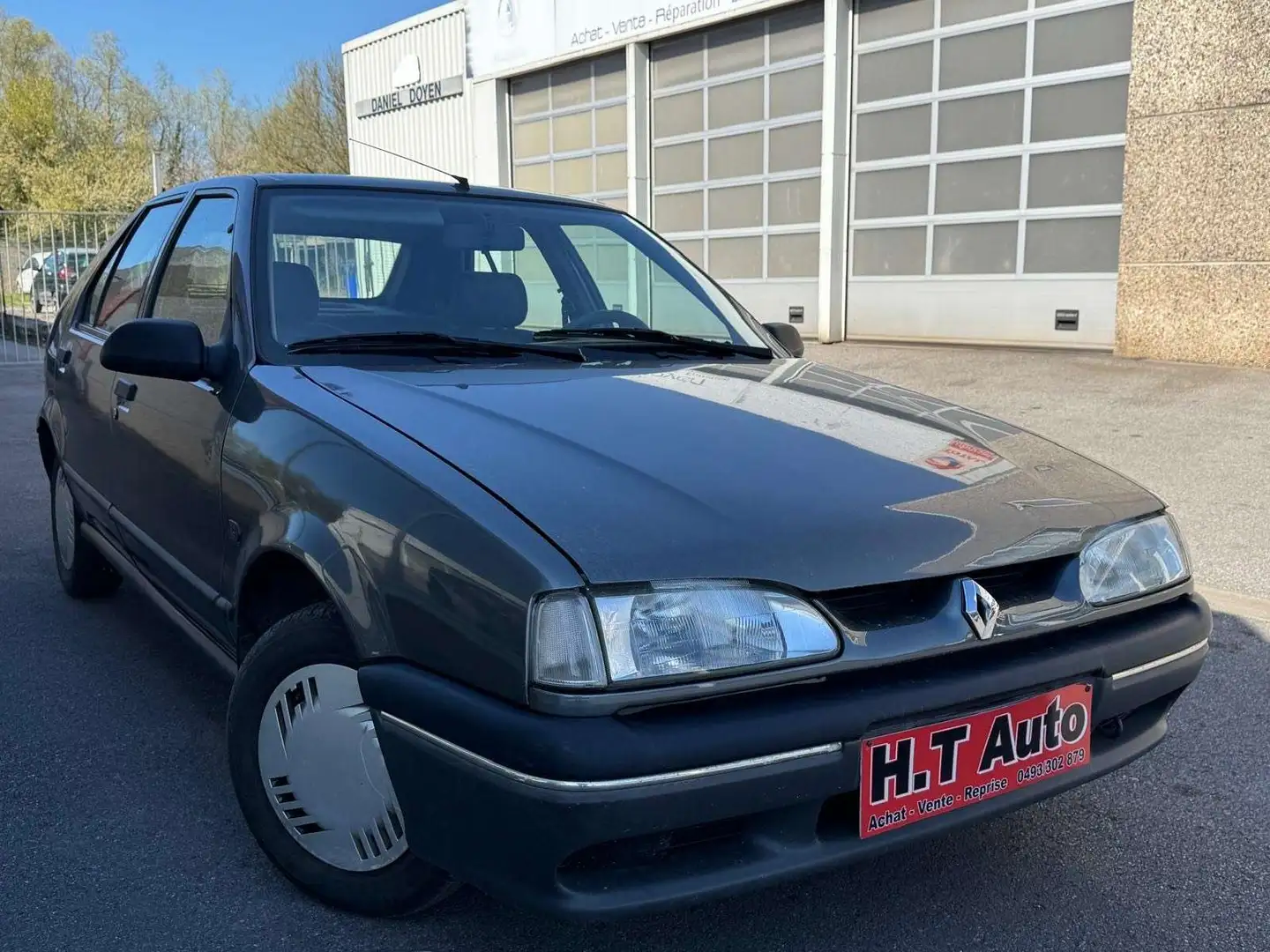 Renault R 19 1.4 Europa/Etat neuf/76.000Kilometres/Ancetre Grau - 2