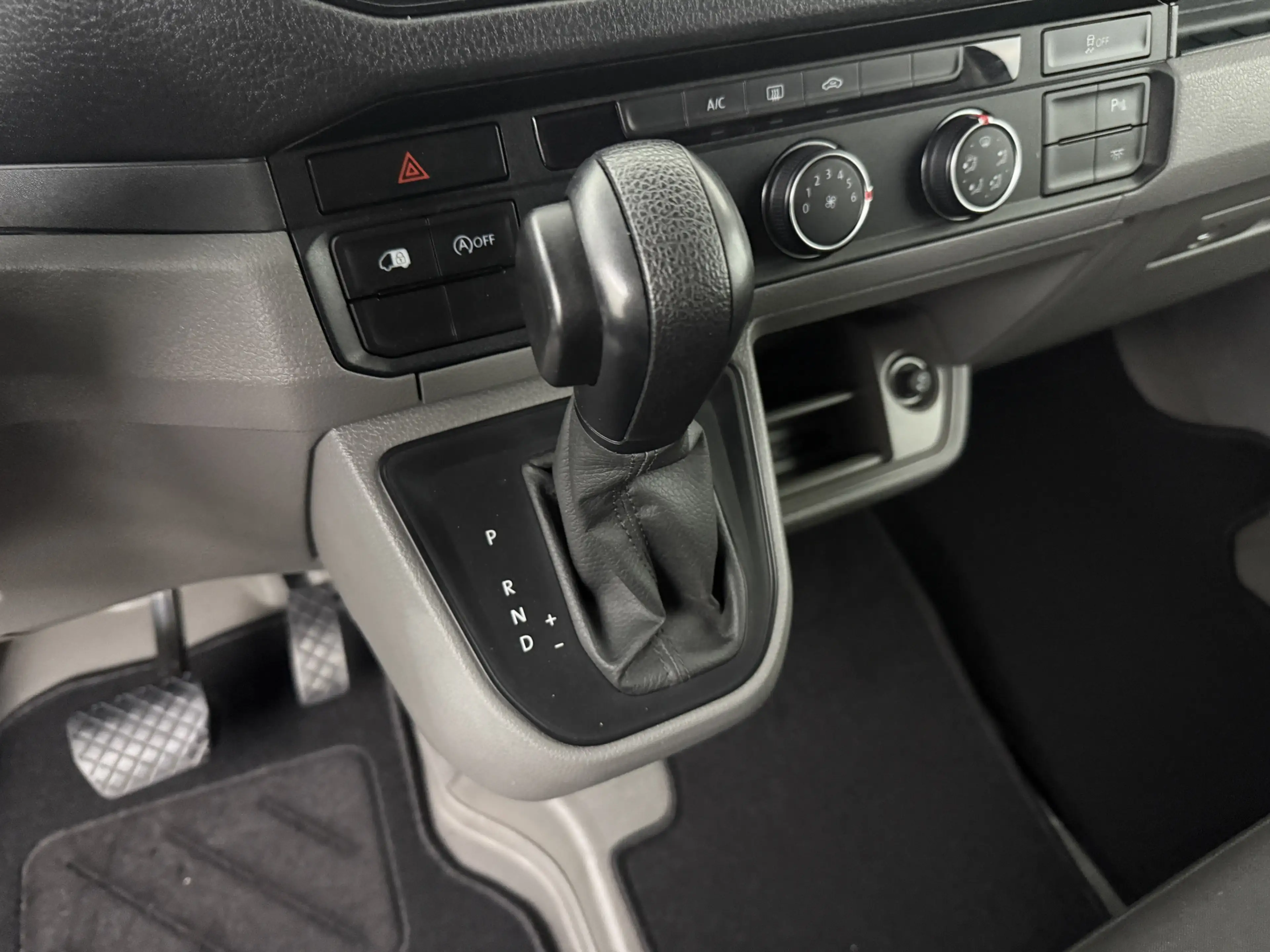 Volkswagen Crafter 2.0TDi 177PK Automaat L3H3 Black Edition | Led | M — photo 21