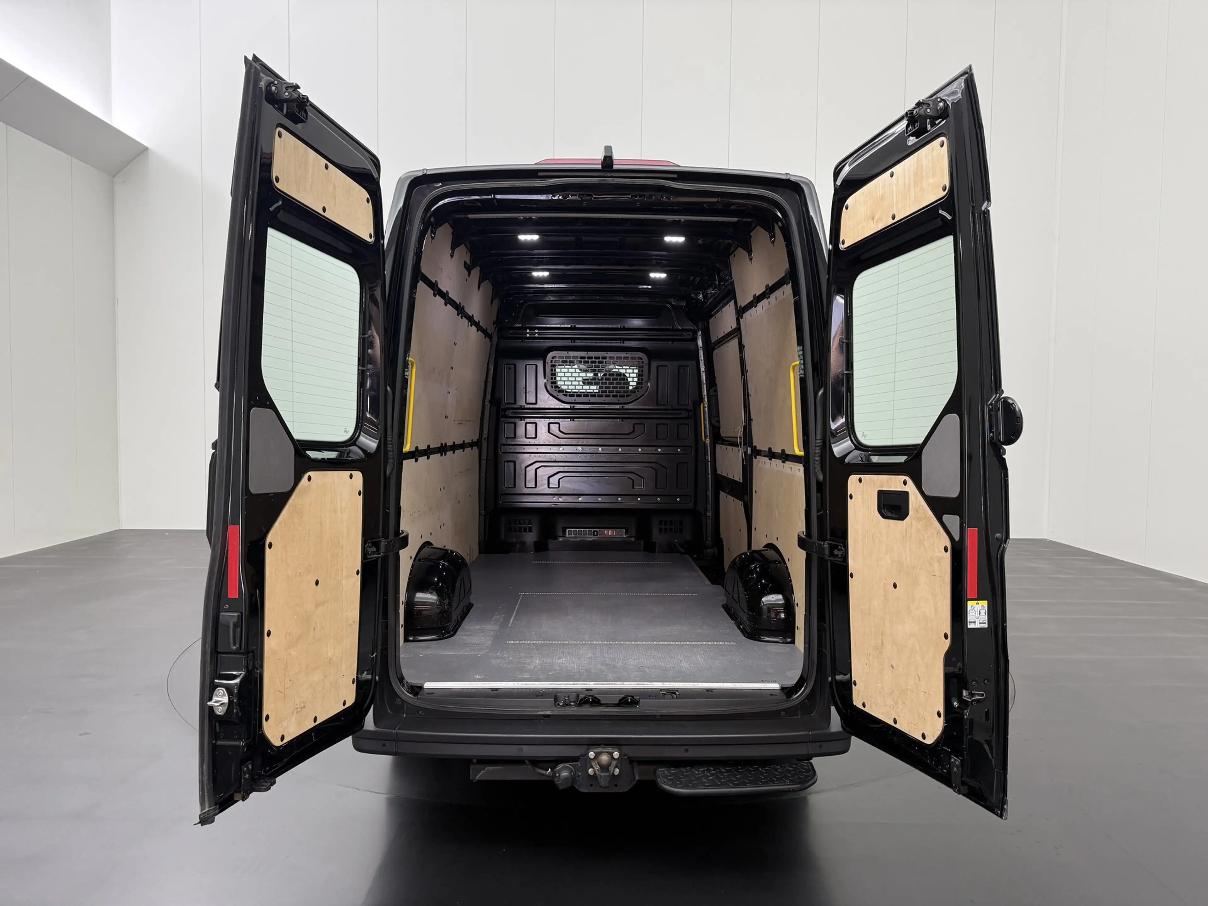 Volkswagen Crafter 2.0TDi 177PK Automaat L3H3 Black Edition | Led | M — photo 5