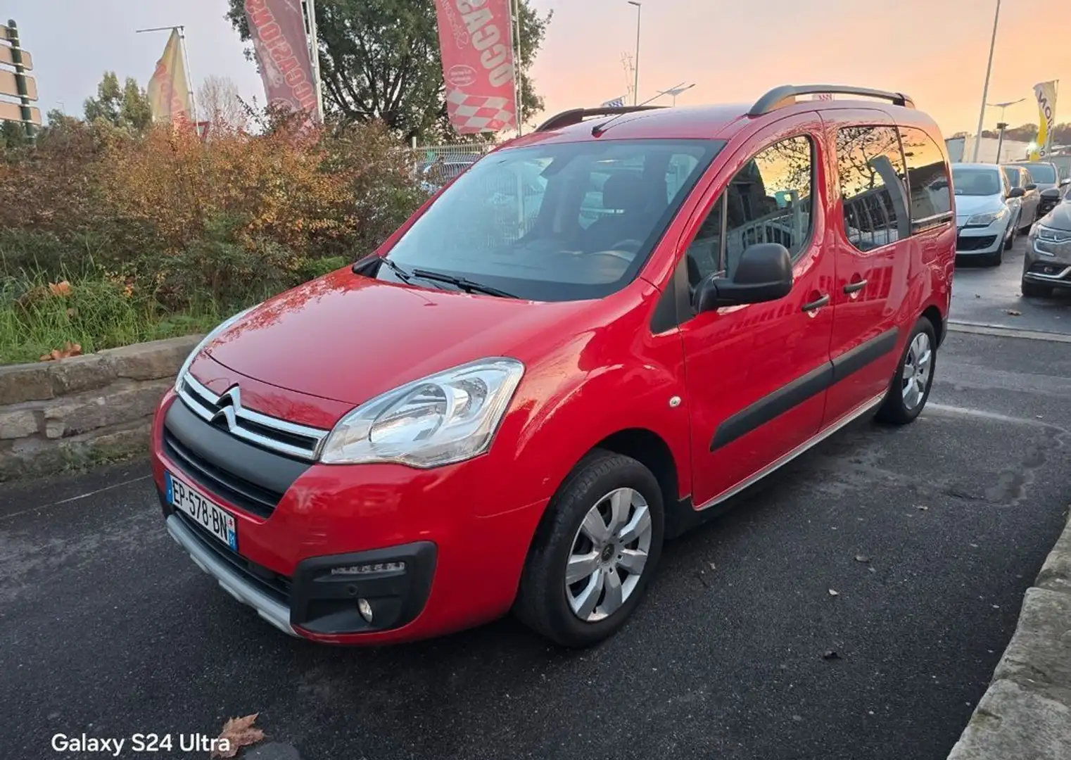 Citroen Berlingo Multispace 1.2l Ess 110 XTR+ Rouge - 1