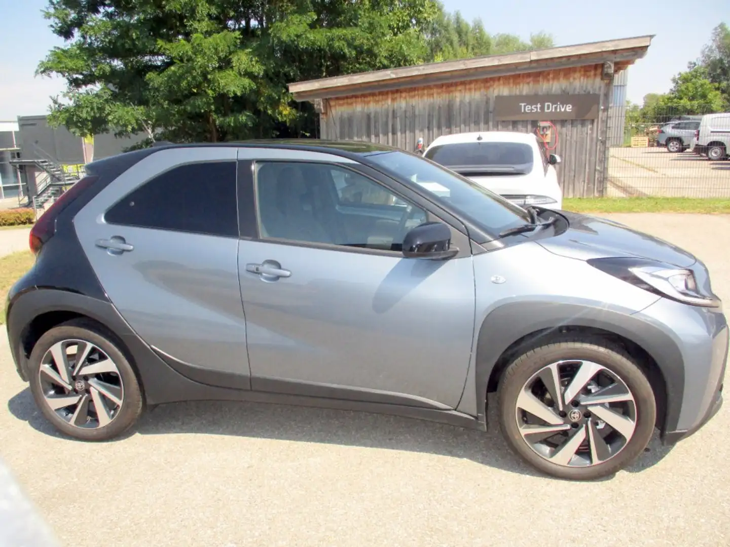 Toyota Aygo X Explore CVT Schwarz - 2
