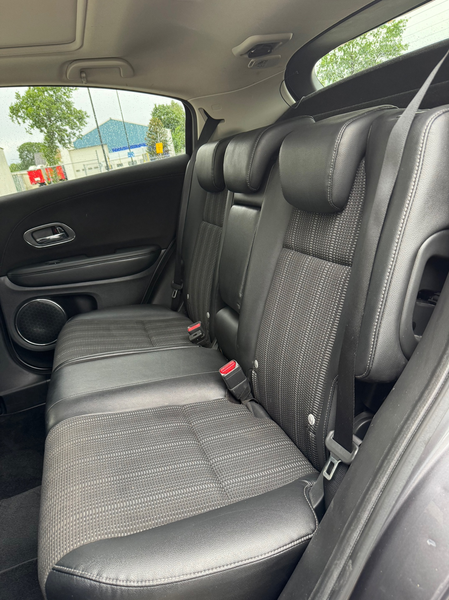 Honda HR-V 1.5 i-VTEC Executive PANO DAK STL VERW CRUISE LMV — photo 19