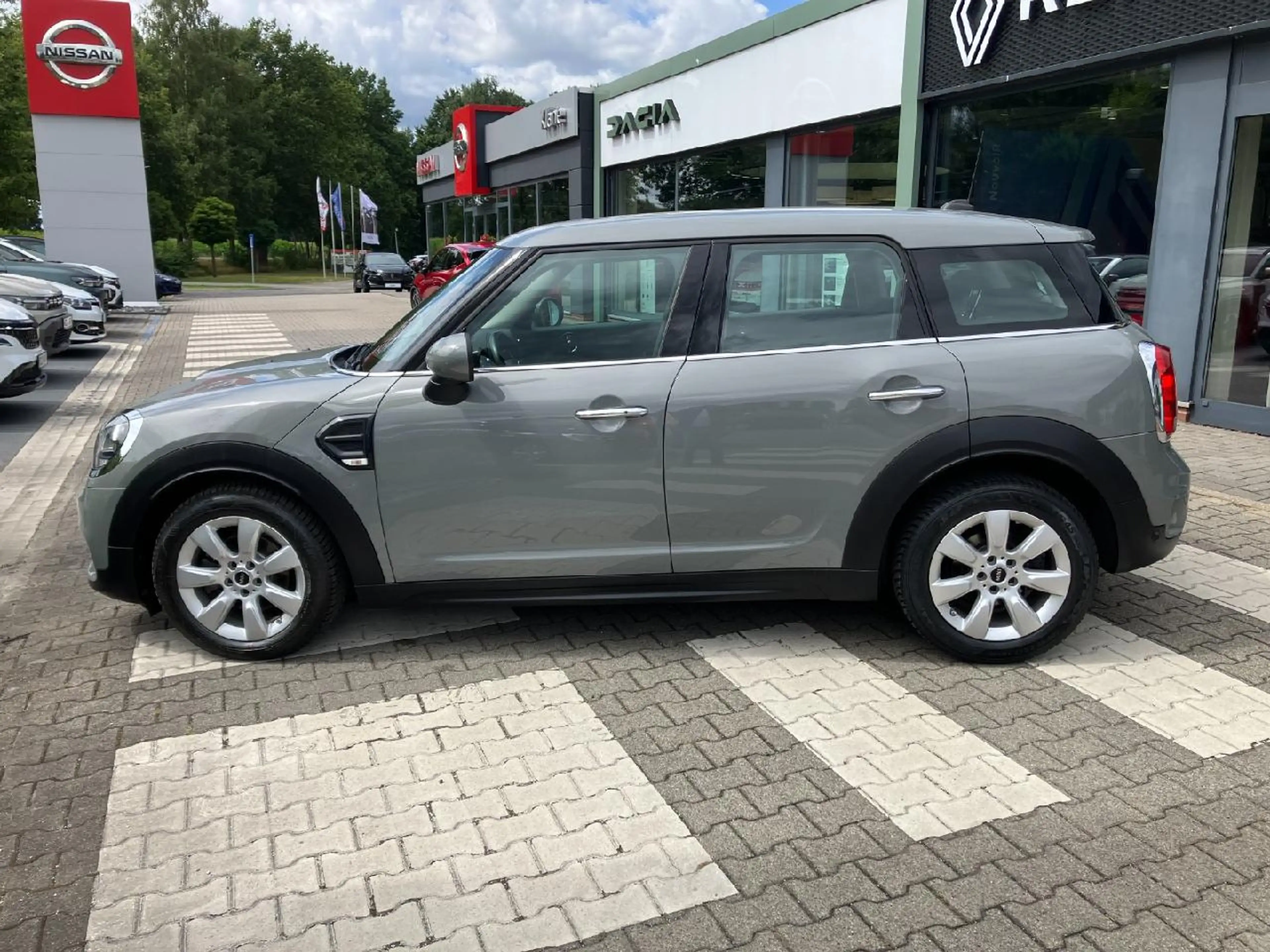 MINI One Countryman One — photo 2