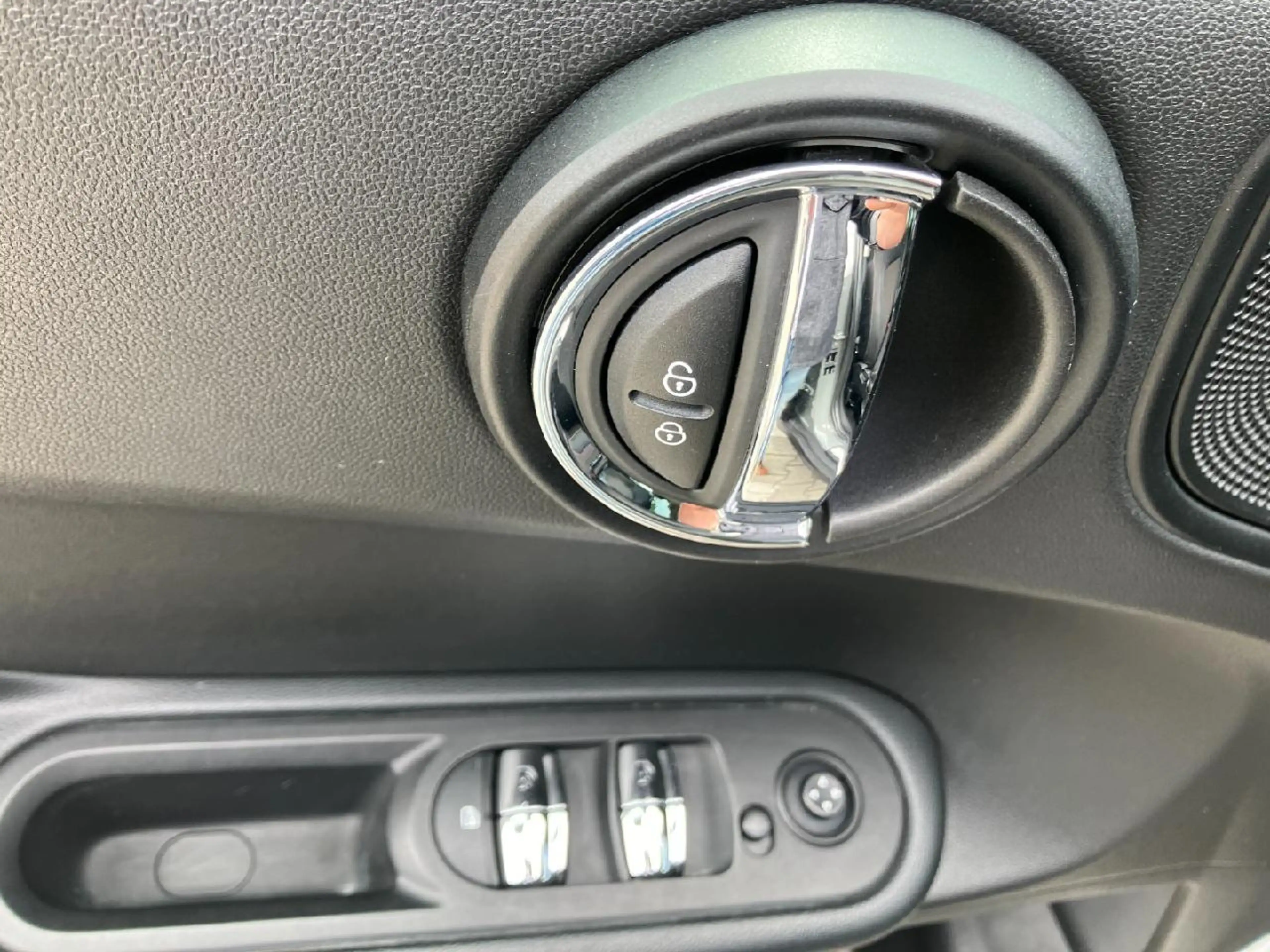 MINI One Countryman One — photo 14