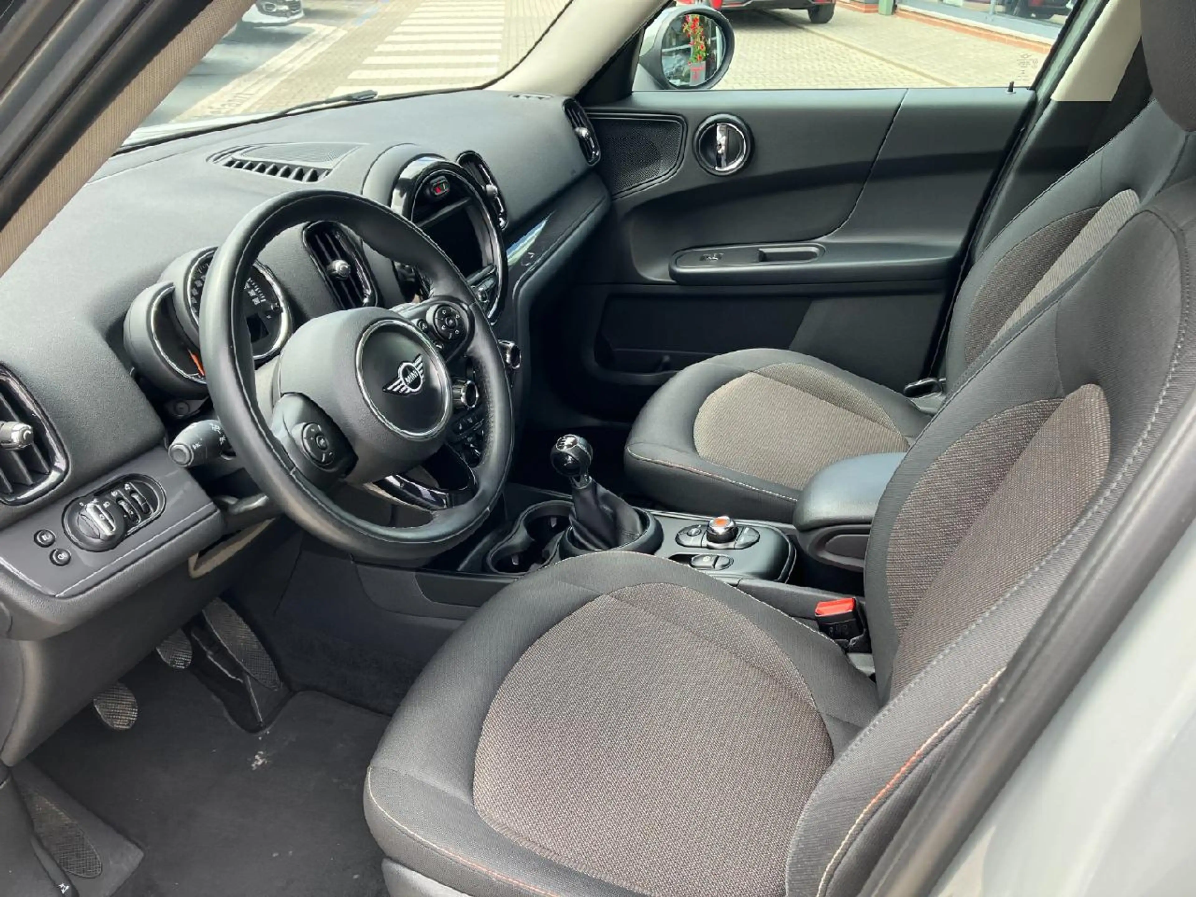 MINI One Countryman One — photo 8
