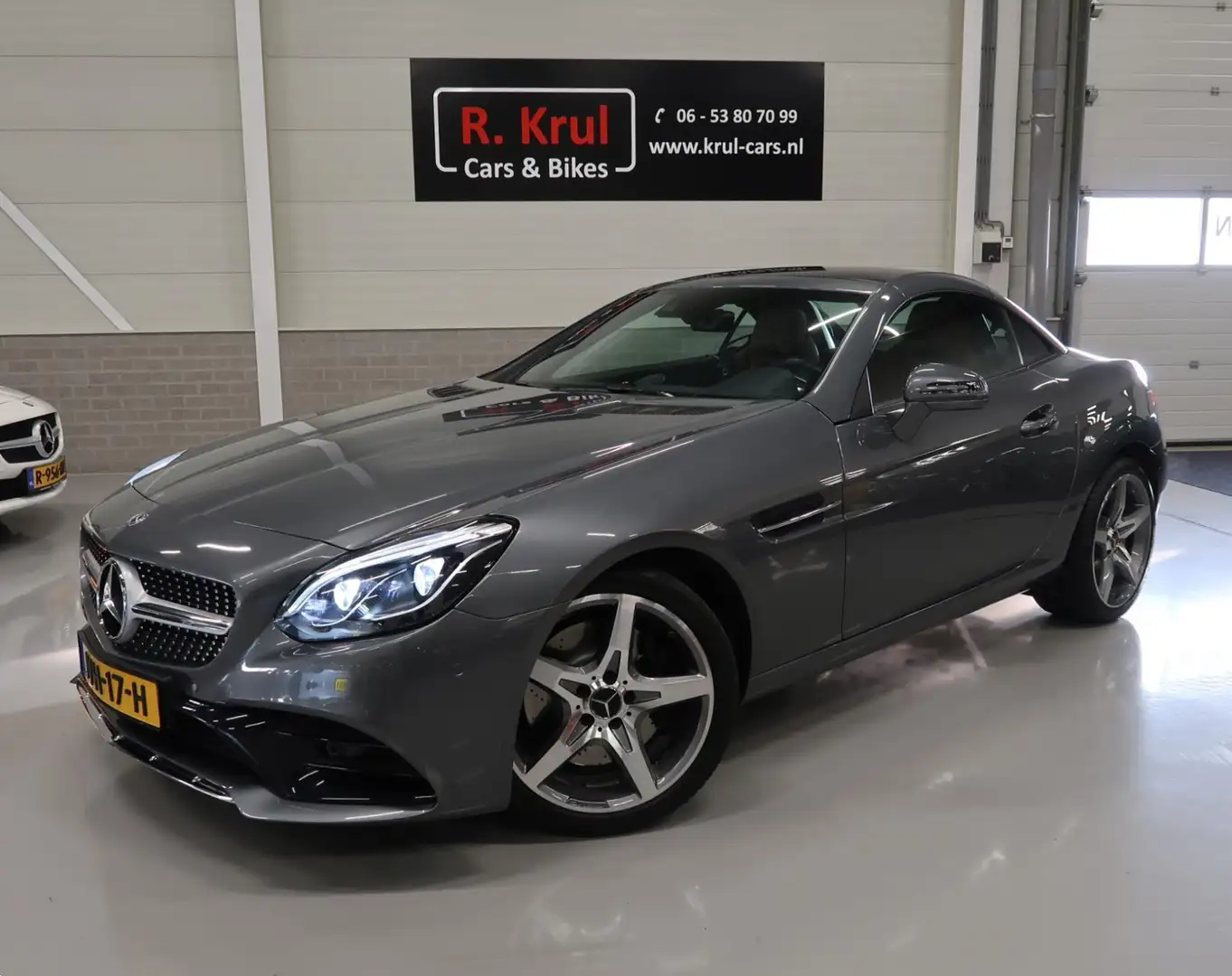 Mercedes-Benz SLC 200 AMG Leer Nekverwarming Panoramadak Navigatie Camer Gris - 2