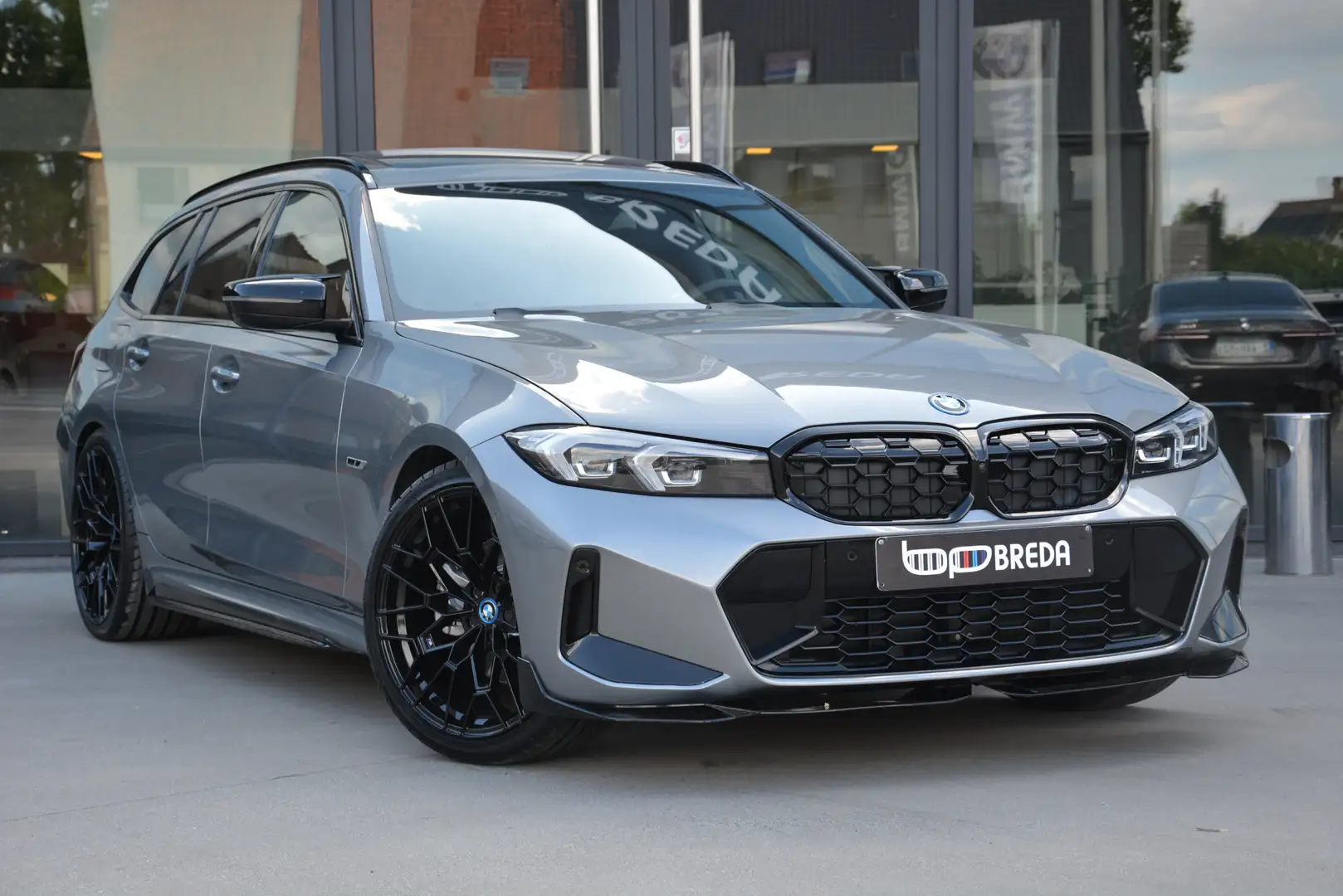 BMW 330 e Touring M-Performance/360°/HUD/Pano/LED/19" Gris - 1