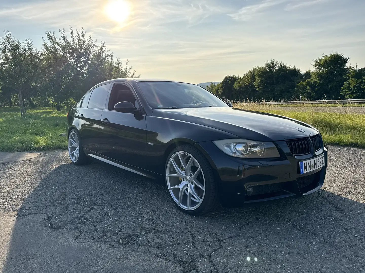 BMW 330 BMW*330i*M-Auspuff*M-Ansaugung*Schalter*Carplay - 1