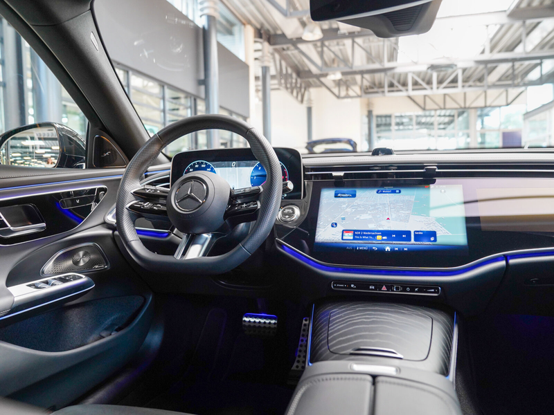 Mercedes-Benz E 220 E 220 d T AMG Line Night Superscreen Burmester — photo 12