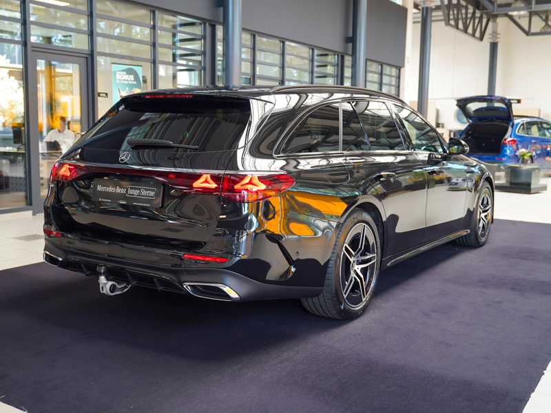 Mercedes-Benz E 220 E 220 d T AMG Line Night Superscreen Burmester — photo 4