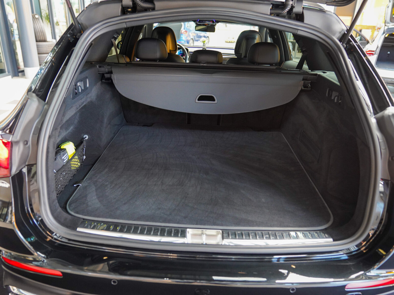 Mercedes-Benz E 220 E 220 d T AMG Line Night Superscreen Burmester — photo 5