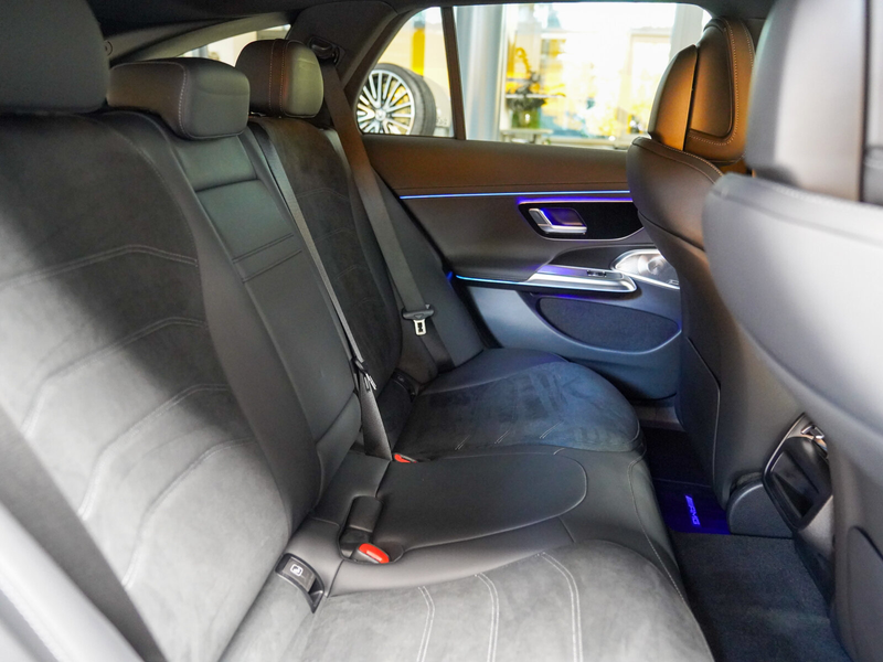 Mercedes-Benz E 220 E 220 d T AMG Line Night Superscreen Burmester — photo 11