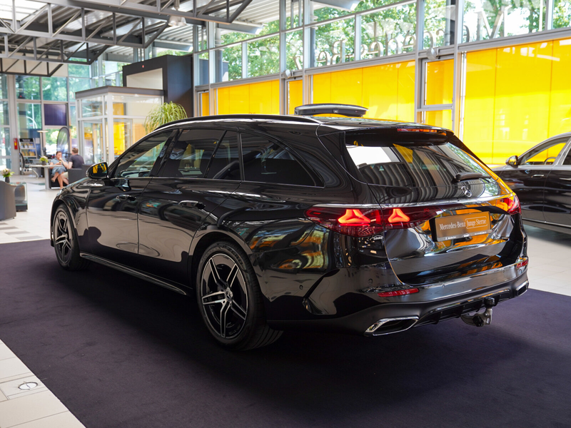 Mercedes-Benz E 220 E 220 d T AMG Line Night Superscreen Burmester — photo 7