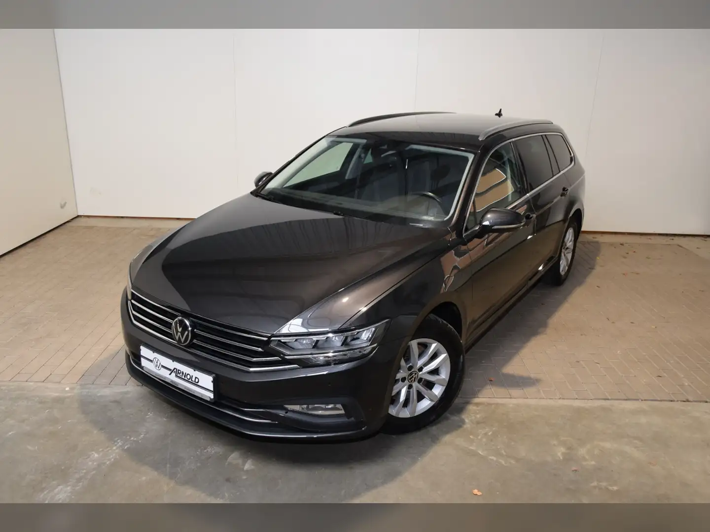 Volkswagen Passat Variant TDI Business DSG LED - Navi - RearView Grijs - 2