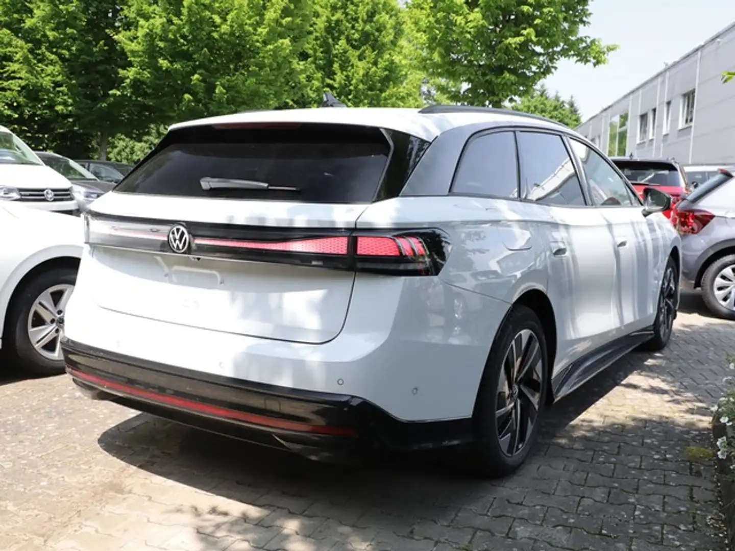 Volkswagen ID.7 Tourer Pro 20Zoll AHK SideAssist Matrix R-Kamera Weiß - 2