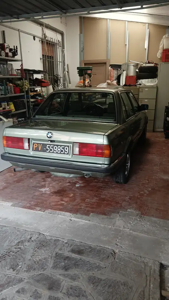 BMW 320i 4p, foto 2