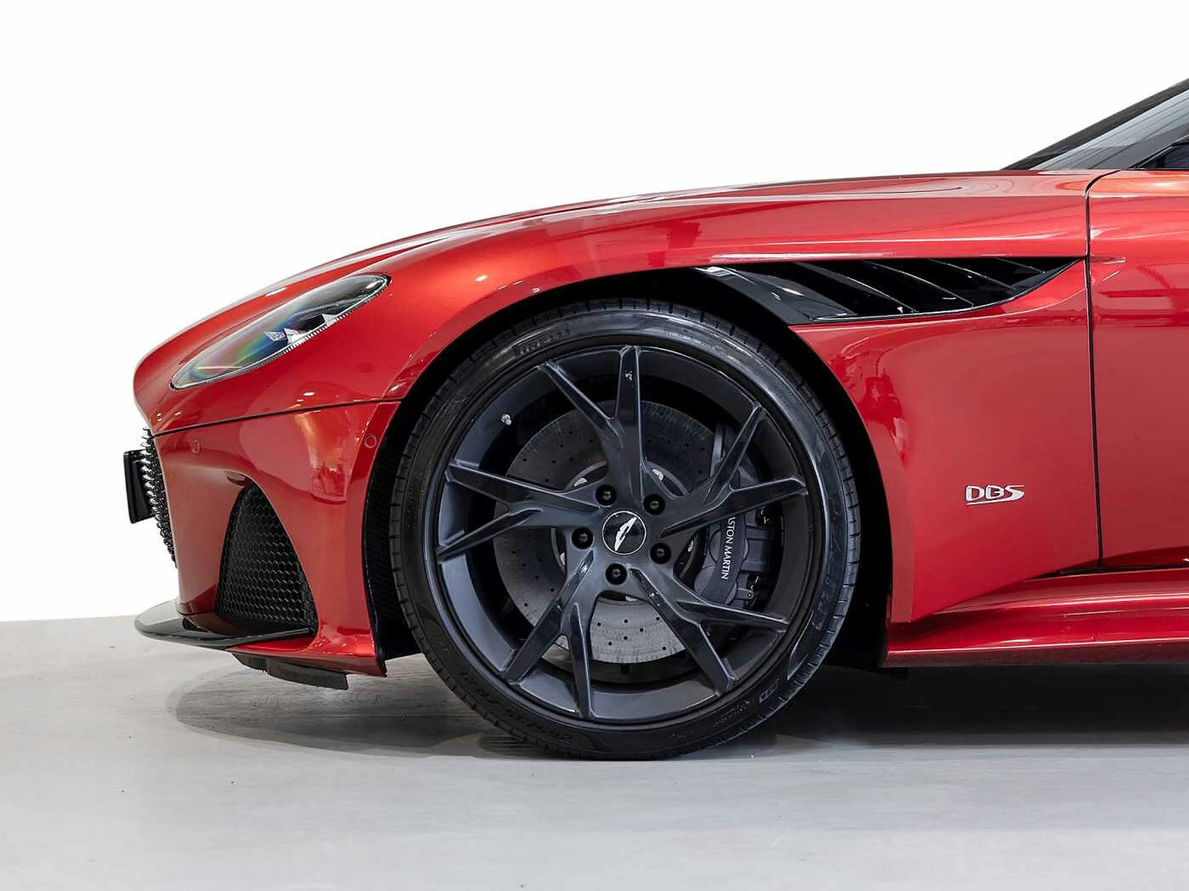 Aston Martin DBS Superleggera -Hyper Red- — photo 12