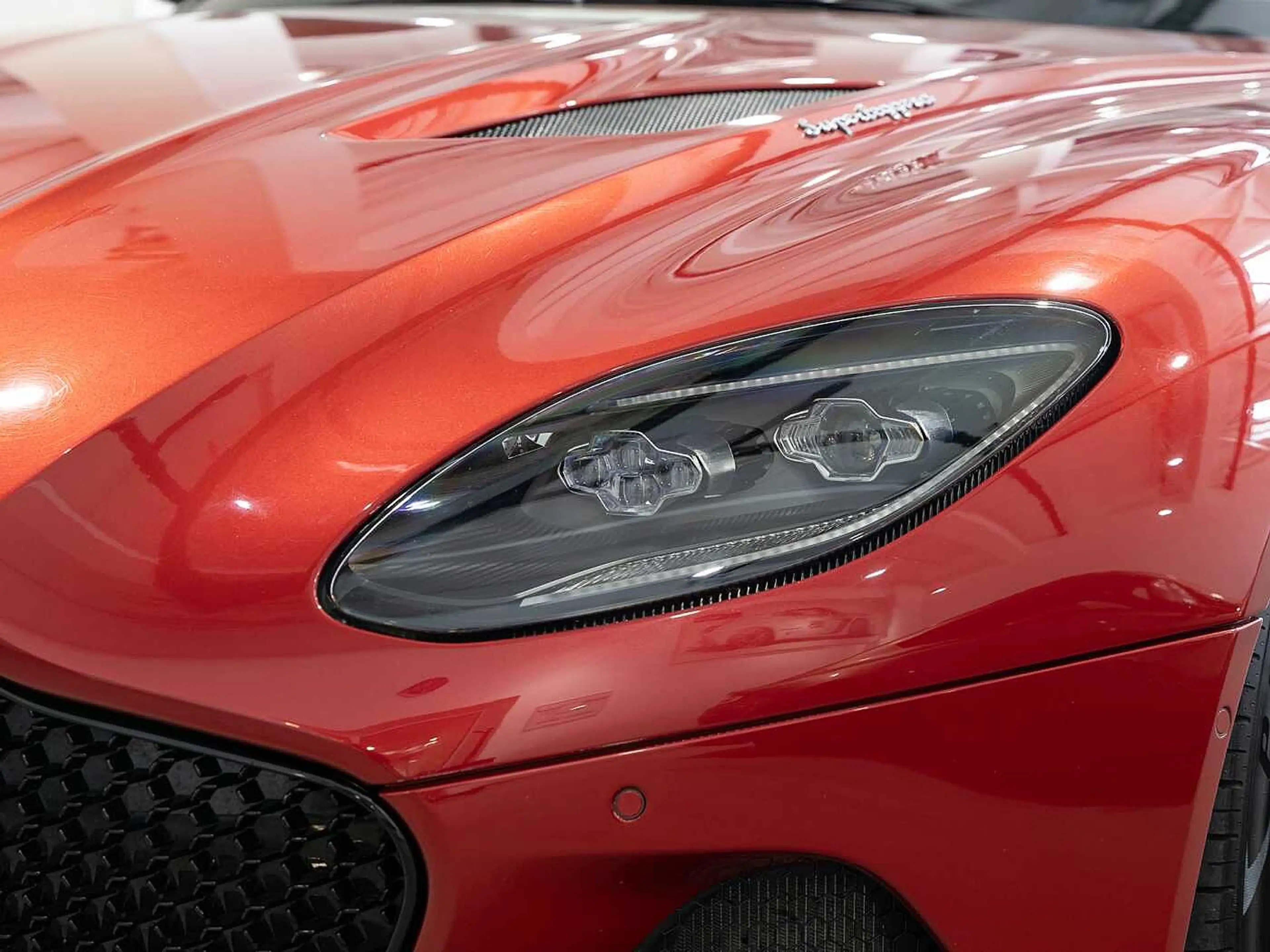 Aston Martin DBS Superleggera -Hyper Red- — photo 11