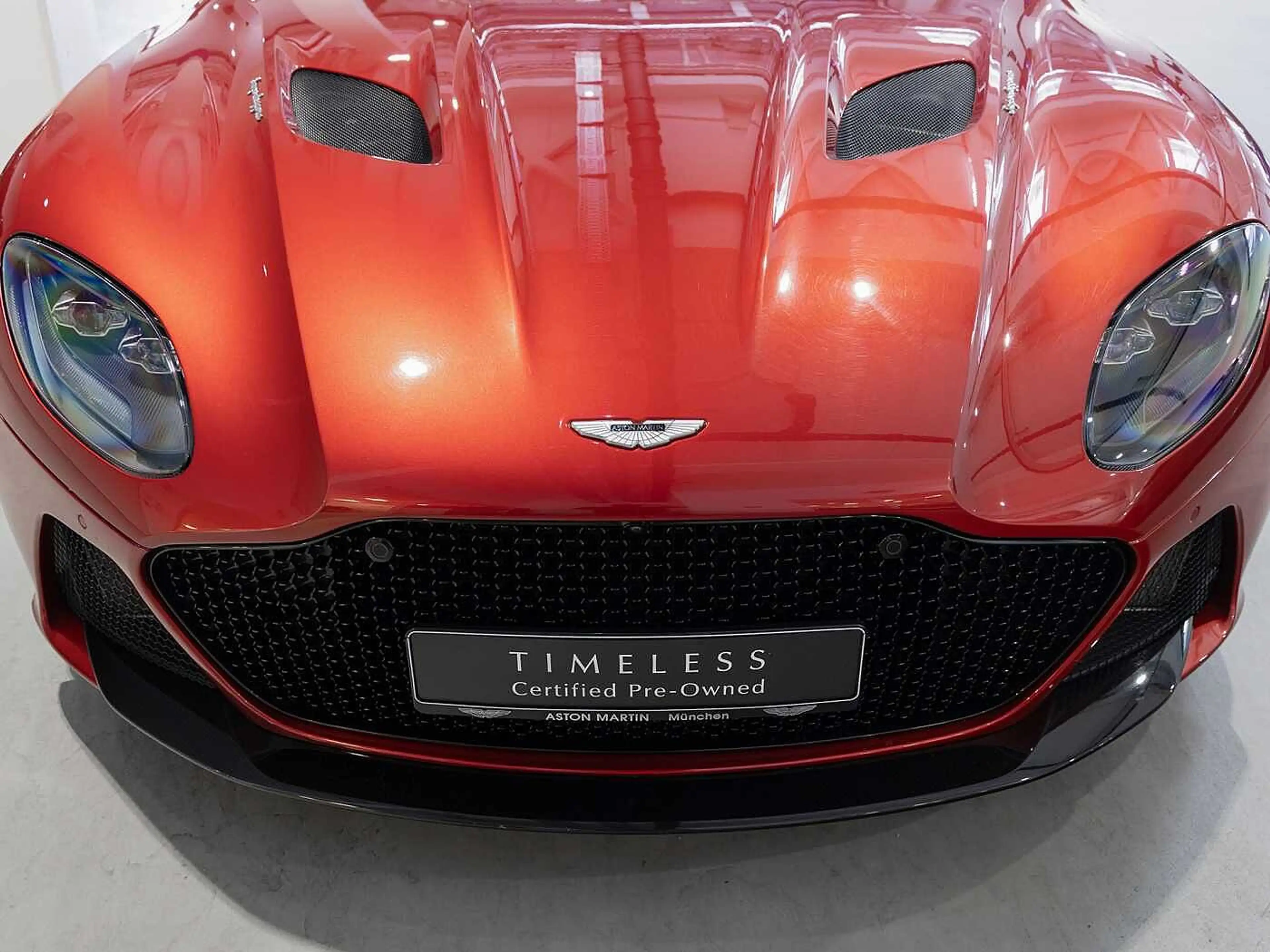 Aston Martin DBS Superleggera -Hyper Red- — photo 10