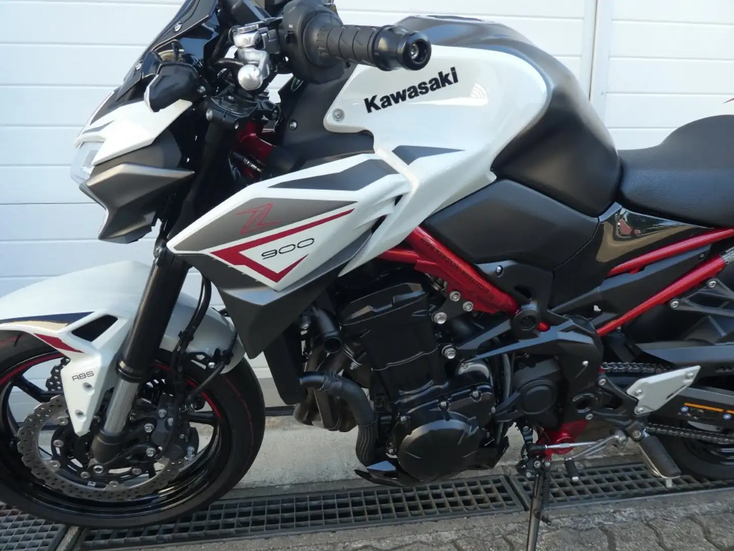 Kawasaki Z 900 1.Hand, nur 2900 Km, White Pear Red Flame Edition Blanc - 2
