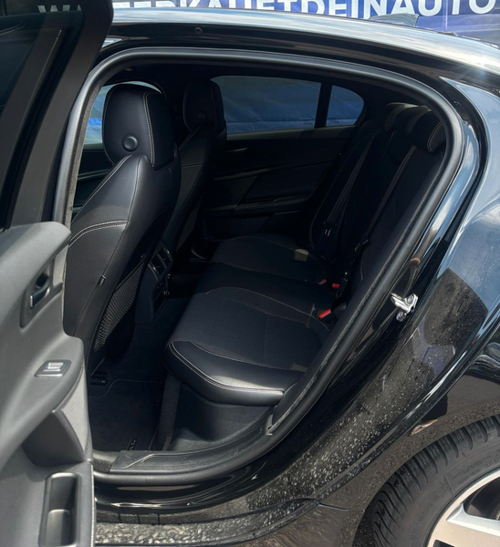 Jaguar XE R-Sport — photo 11