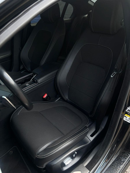Jaguar XE R-Sport — photo 12