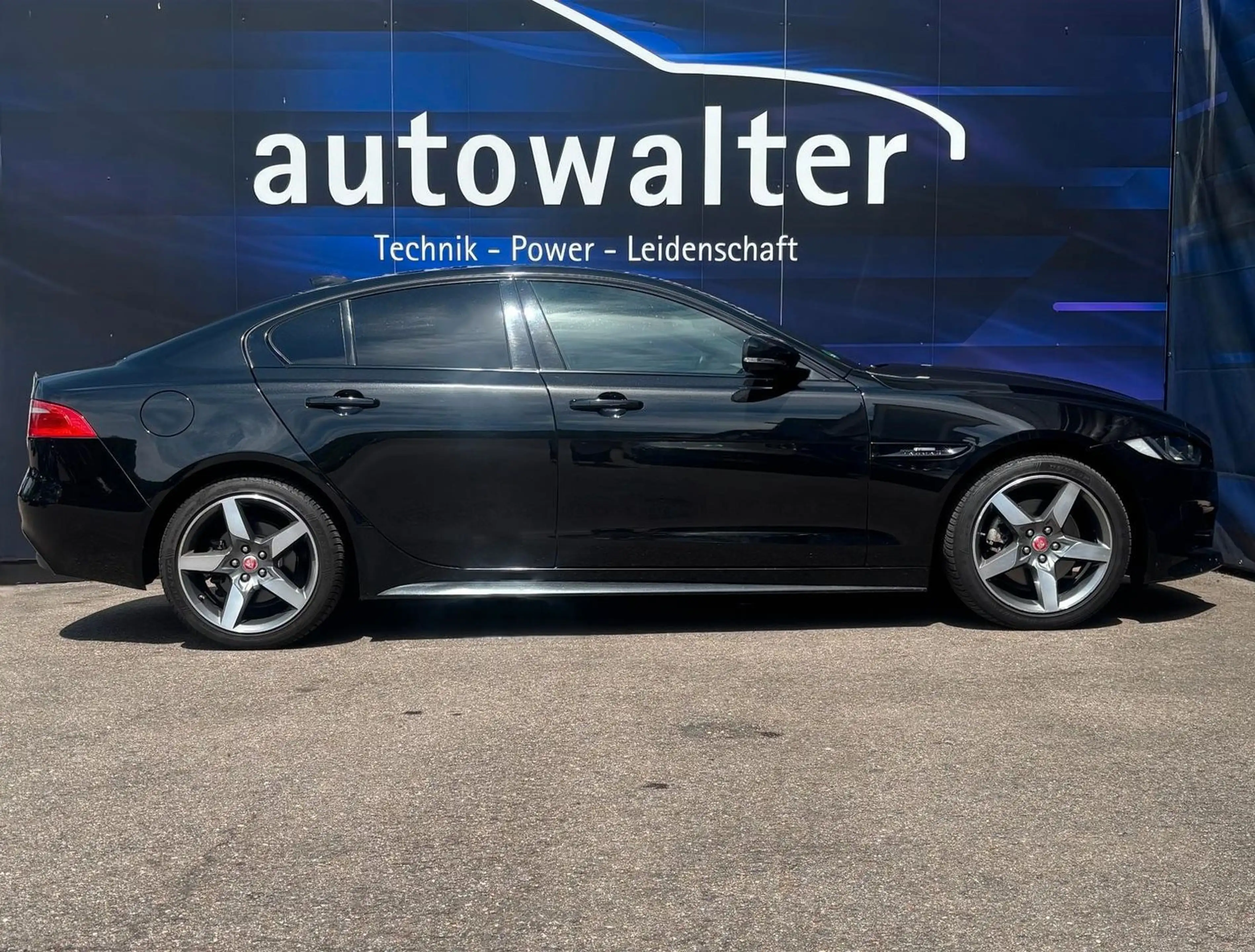 Jaguar XE R-Sport — photo 8