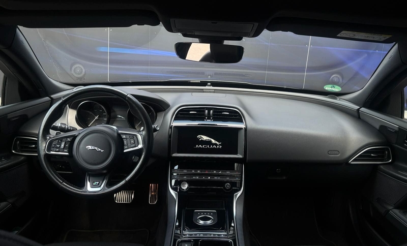 Jaguar XE R-Sport — photo 13