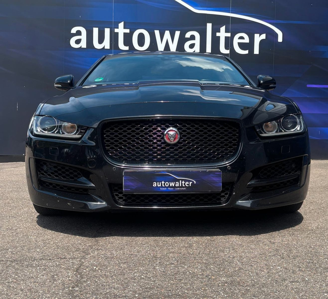 Jaguar XE R-Sport — photo 2