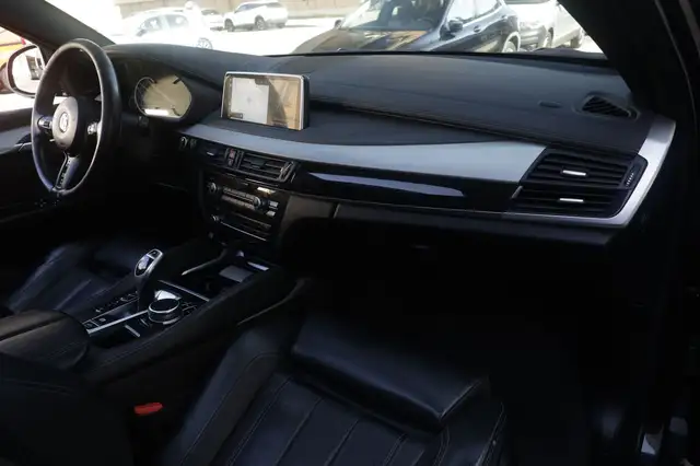 BMW X6 view 11