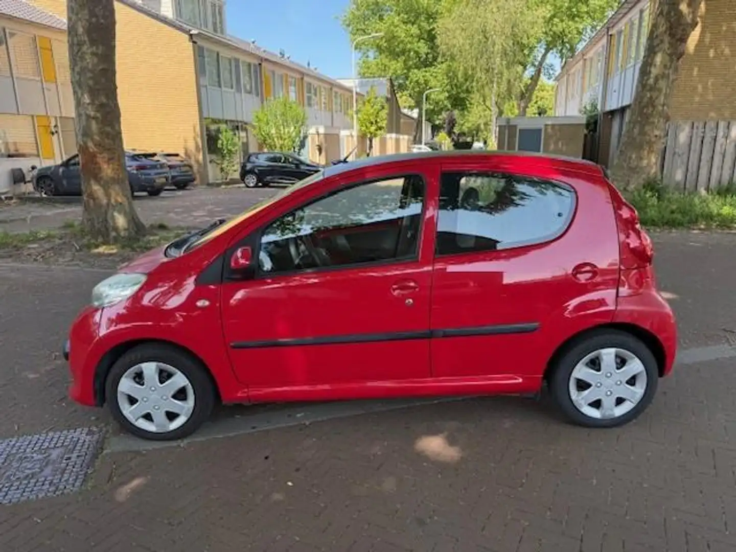 Peugeot 107 Nieuw APK / Airco / 5 deurs / Leuke auto Rood - 2