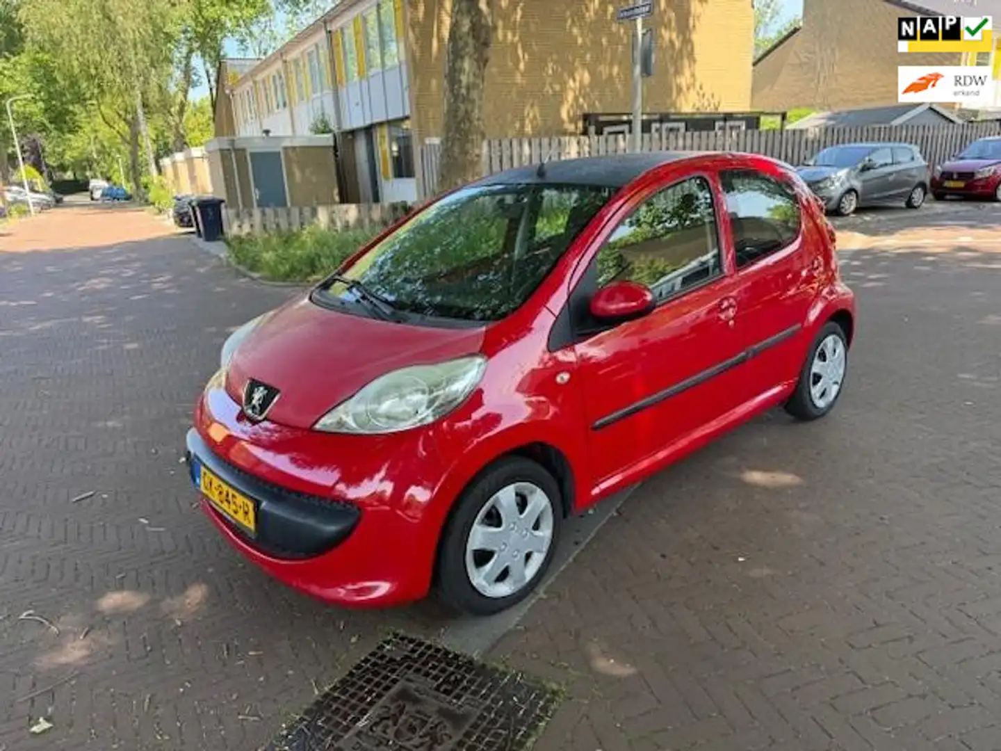 Peugeot 107 Nieuw APK / Airco / 5 deurs / Leuke auto Rood - 1