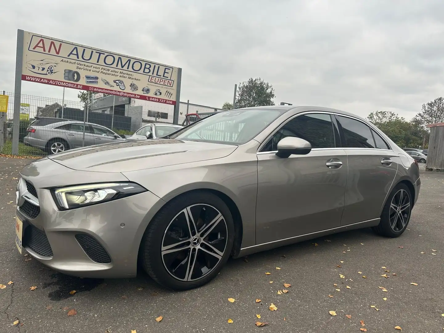 Mercedes-Benz A 180 A 180 d SPORT Gris - 1