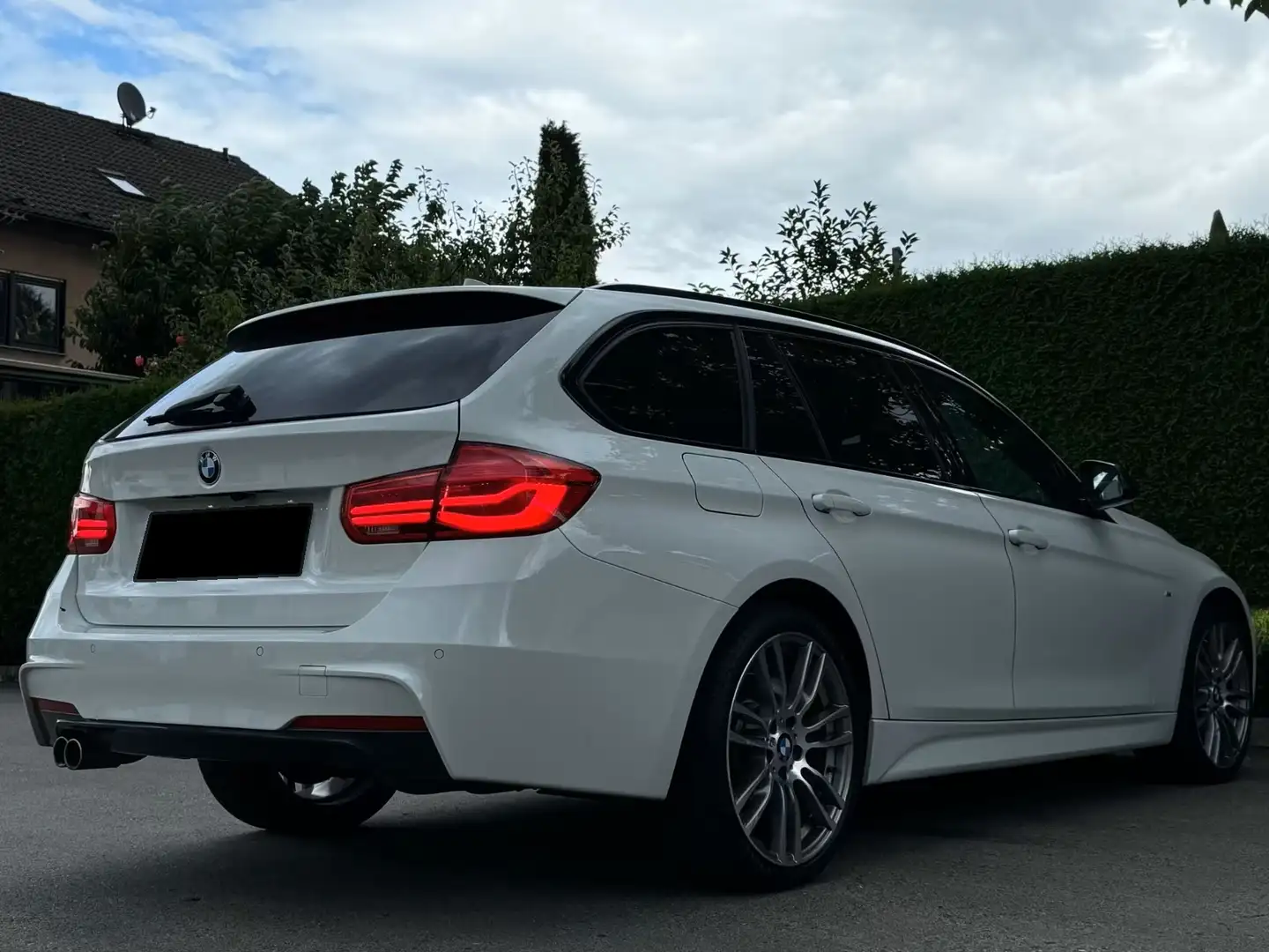 BMW 335 335d xDrive Touring M Sport Aut. M Sport Weiß - 1