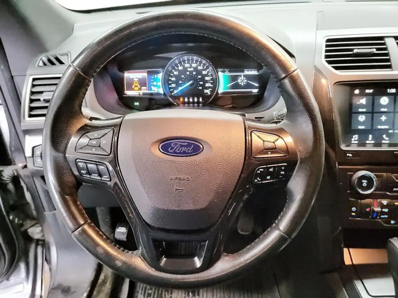 Ford Explorer снимка Ford Explorer