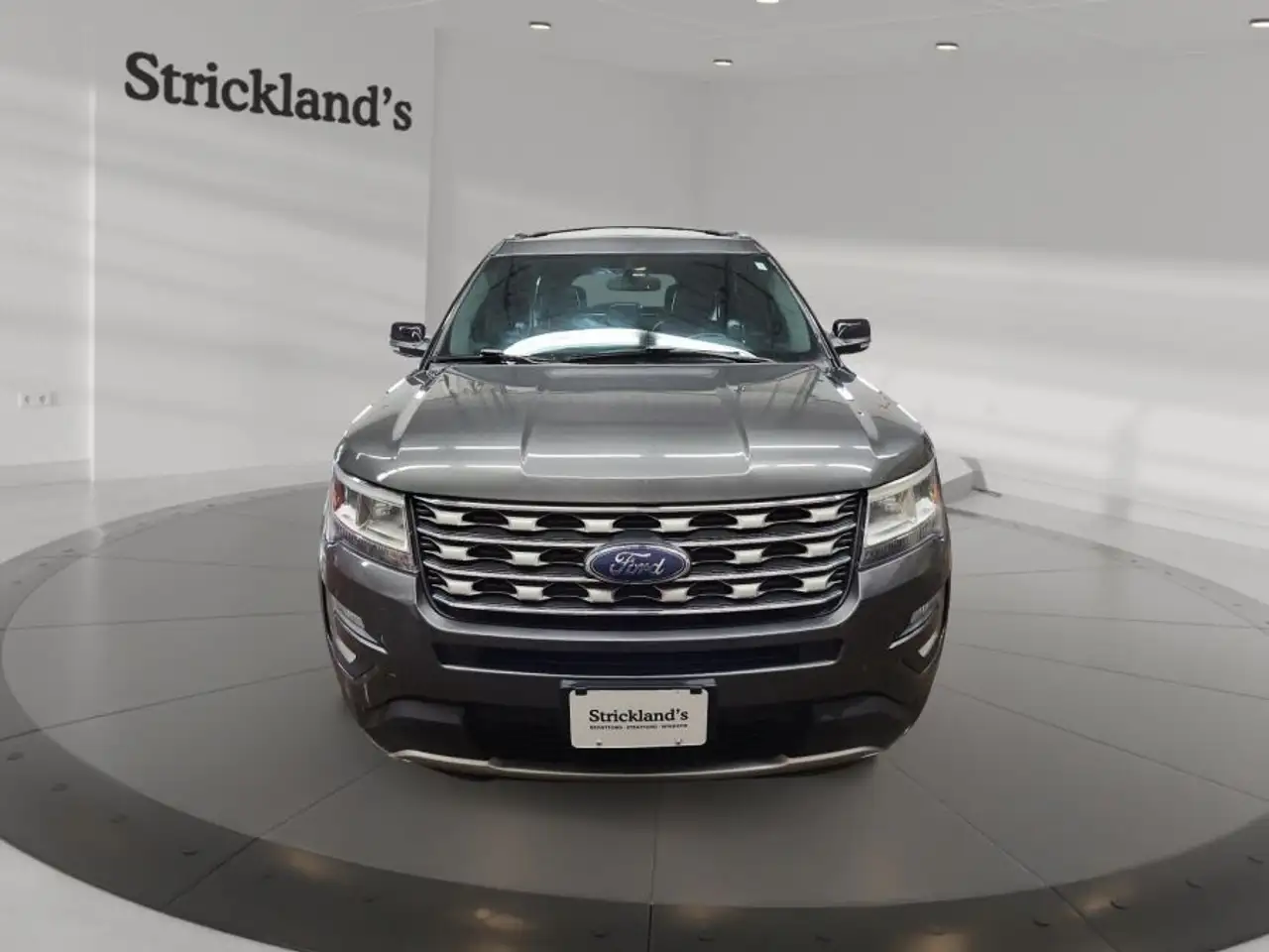 Ford Explorer снимка Ford Explorer