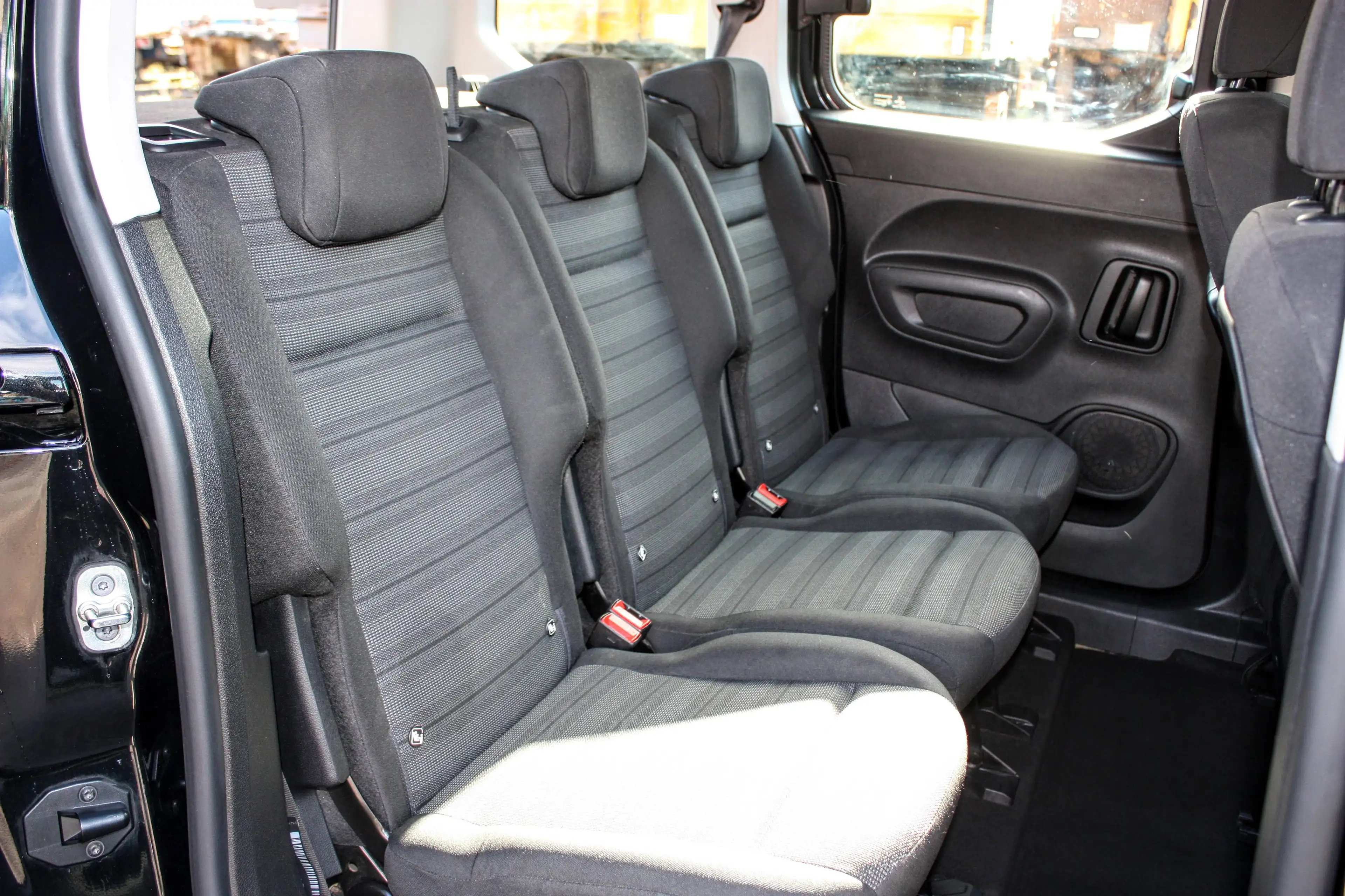 Opel Combo Life 1.5 Turbo D/ Navi Pro/ Carplay/ DAB+/ 5-zit/ ParkSensor/ ETC — photo 14