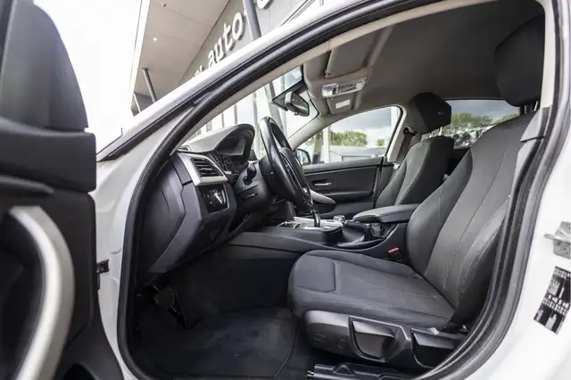 BMW 4 Series view 9