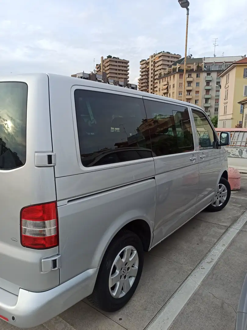 Volkswagen T5 Caravelle Argent - 2