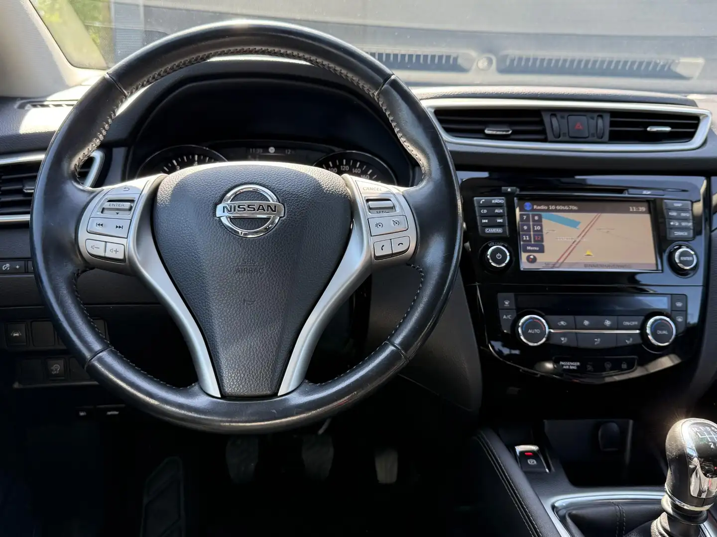 Nissan Qashqai 1.2 Business Edition Panodak,Trekhaak,Navi,360 Cam Szürke - 2