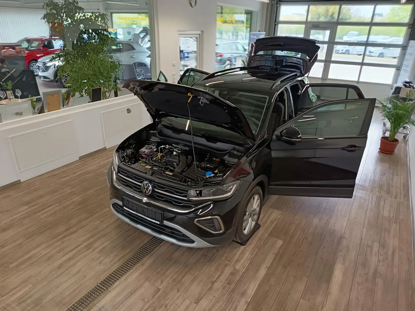 Volkswagen T-Cross Life 1.5 TSI DSG*AHK*MATRIX LED*ACC*SHZ* Black - 2